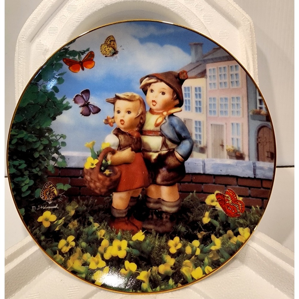 Danbury Mint M J Hummel  Little Companions  " Surprise"  Plate